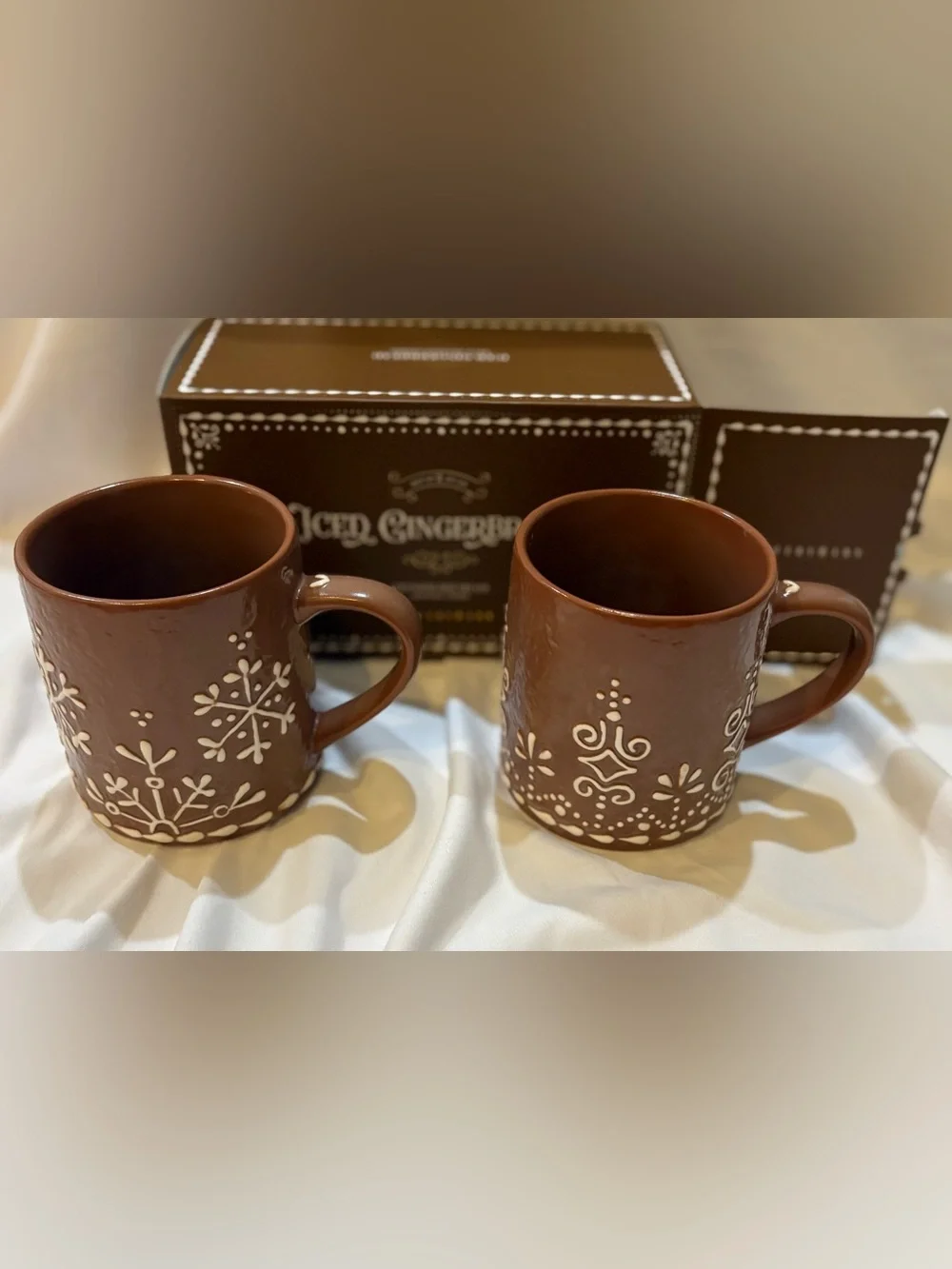 POTTERY BARN - ICED GINGERBREAD - STONEWARE MUGS SET 2 NEW NIB